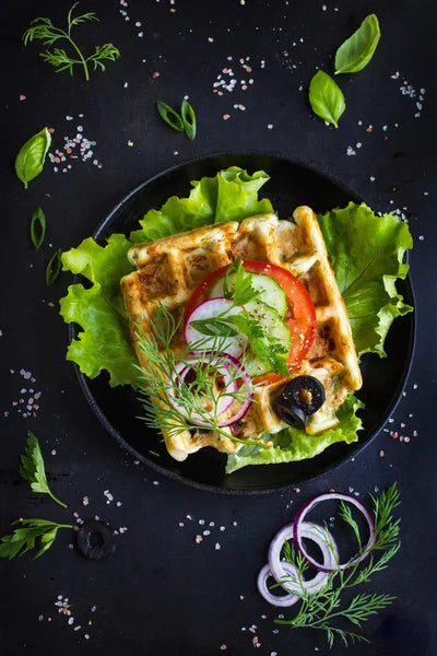 Waffles salados con jamón y queso