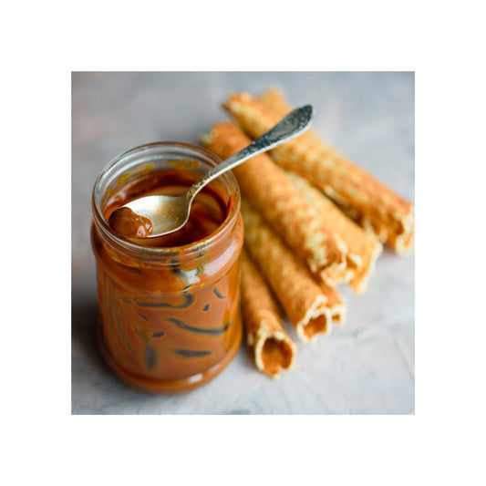 Barquillos o cuchuflís caseros rellenos con manjar